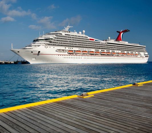 carnival glory atracado