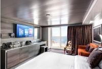 Yacht Club Deluxe Suite