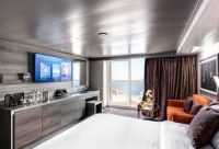 Yacht Club Deluxe Suite