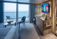 Yacht Club Deluxe Suite