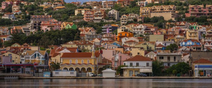 Visitando Taranto (Italia), Argostoli (Grecia), Mykonos (Grecia), Bahía de Mykonos - Experiencia a bordo, Bahía de Mykonos - Experiencia a bordo, Atenas (Grecia), Cabo Sounion - Experiencia a bordo, La Valletta (Malta), Catania (Sicilia), Skyline del Etna - Experiencia a bordo, Taranto (Italia)