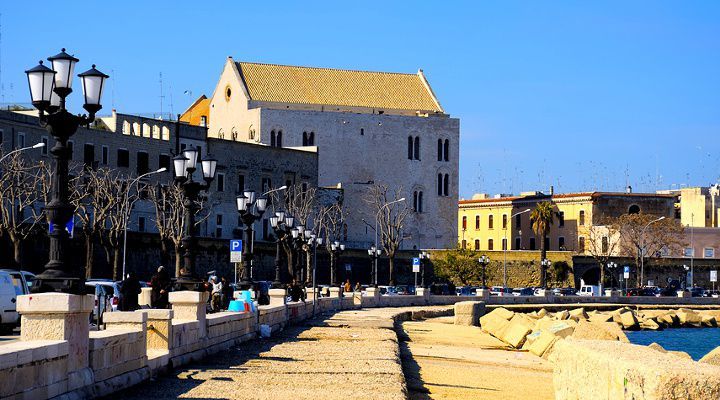 Visitando Bari (Italia), Corfú (Grecia), Siracusa (Sicilia), La Valletta (Malta), Split (Croacia), Trieste (Italia) y Bari (Italia)
