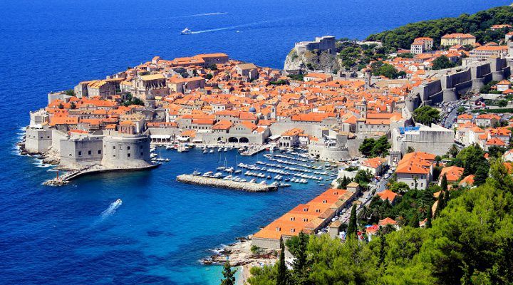 Visitando Dubrovnik (Croacia), Dubrovnik (Croacia), Kotor (Montenegro), Igoumenitsa (Grecia), Katakolon (Olimpia/Grecia), Gythion (Grecia), Atenas (Grecia) y Atenas (Grecia)