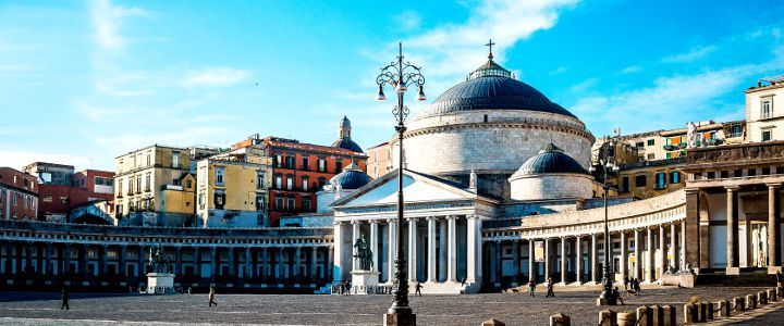 Visitando Nápoles (Italia), Palermo (Italia), La Goulette (Tunez), Barcelona, Marsella (Francia), Génova (Italia) y Nápoles (Italia)