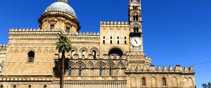 Visitando Palermo (Italia), La Goulette (Tunez), Barcelona, Marsella (Francia), Génova (Italia), Nápoles (Italia) y Palermo (Italia)