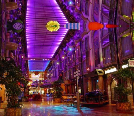 zona comercial noche